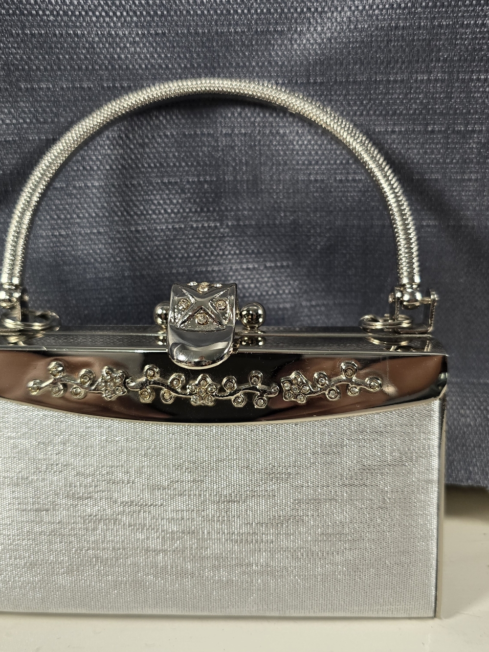 Elegant Silver Evening Handbag with Rhinestone Accents